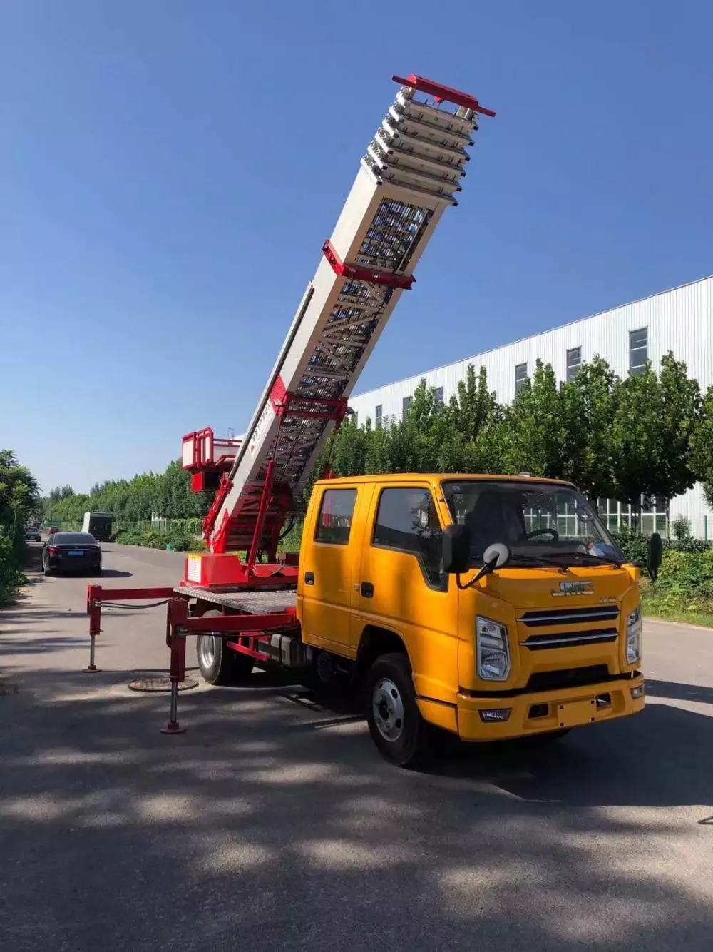 邳州附近的云梯车出租服务：轻松解决高空作业需求