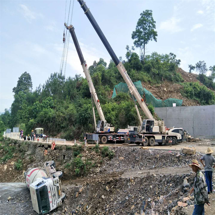 邳州汽车掉沟里叫吊车救援要多少钱